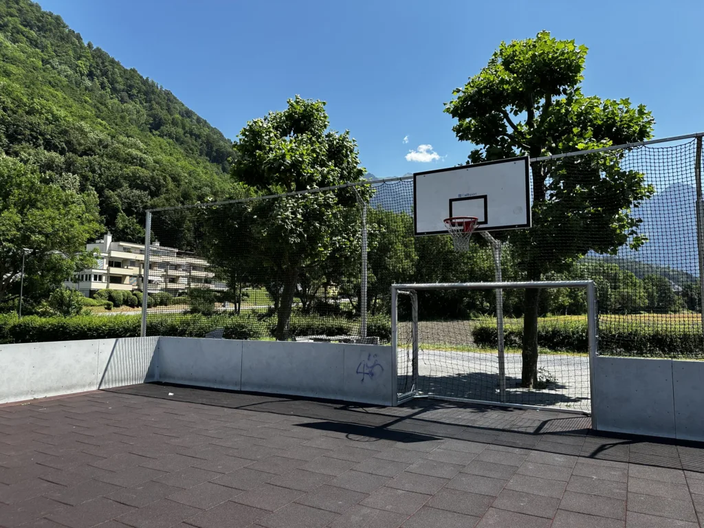 Kleinspielfeld mit Toren an der Meierhofstrasse in Vaduz
